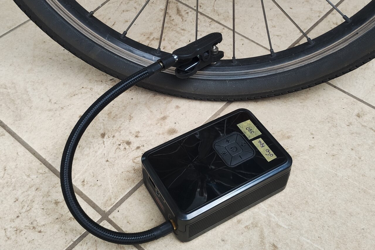 電動空気入れで自転車の空気入れが劇的に楽になった話 | ここから自由時間